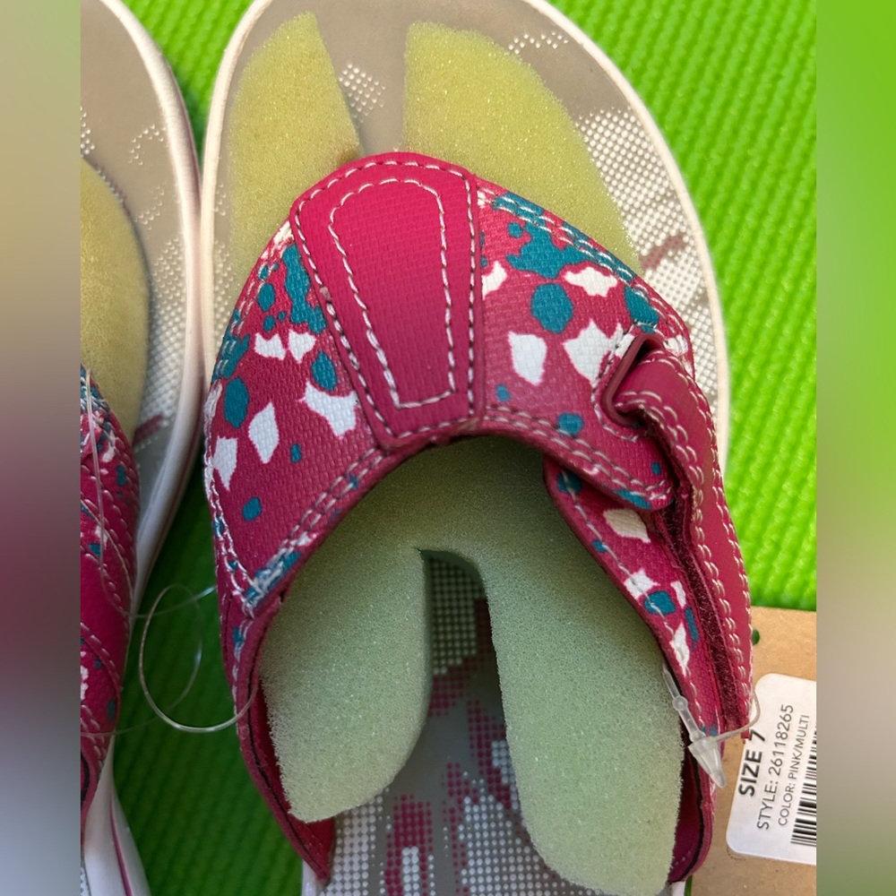 Clarks Pink and White Sandals for Everyday Comfort size 7 NWT - Picture 7 of 7